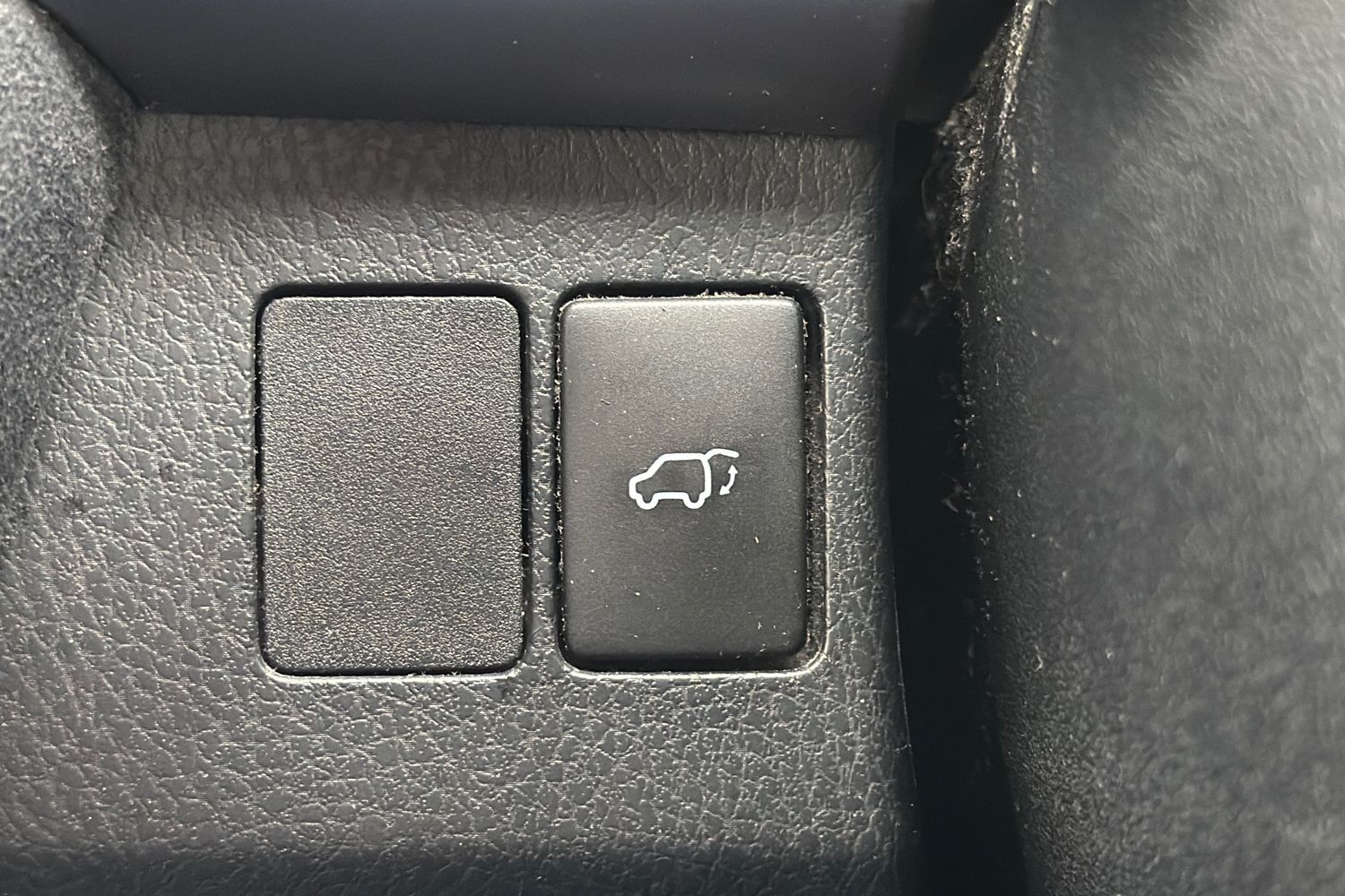 Used Toyota RAV4 2017 for sale - 76888232: Photo 27