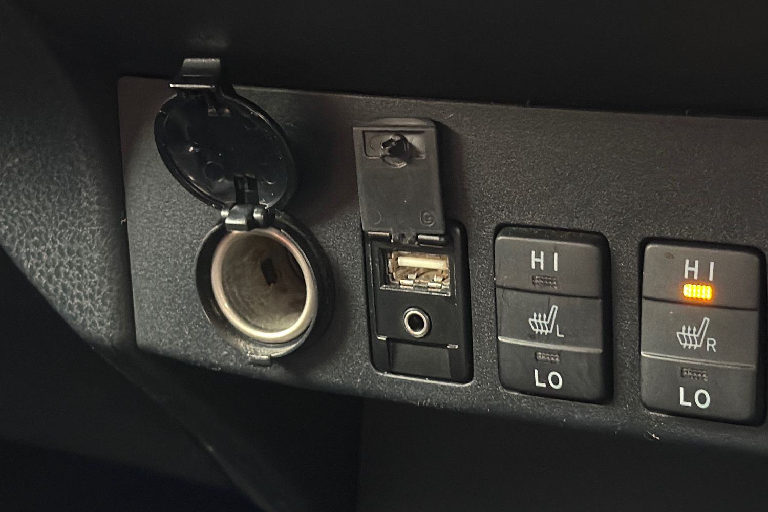 Used Toyota RAV4 2017 for sale - 76888232: Photo 28