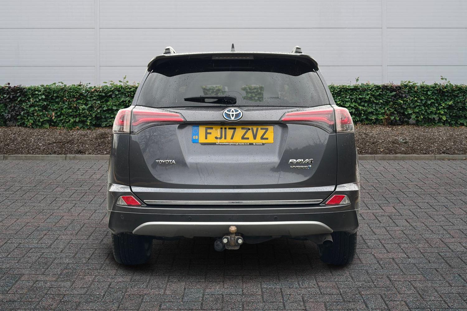 Used Toyota RAV4 2017 for sale - 76888232: Photo 4