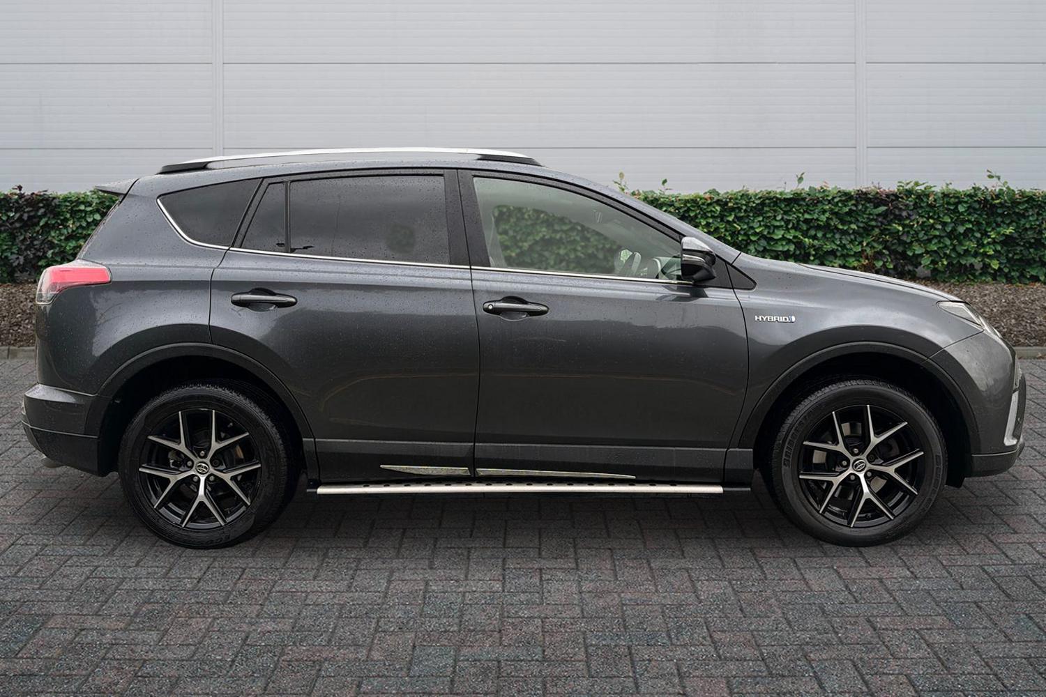 Used Toyota RAV4 2017 for sale - 76888232: Photo 5