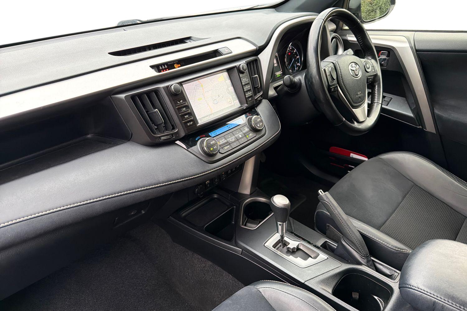 Used Toyota RAV4 2017 for sale - 76888232: Photo 7