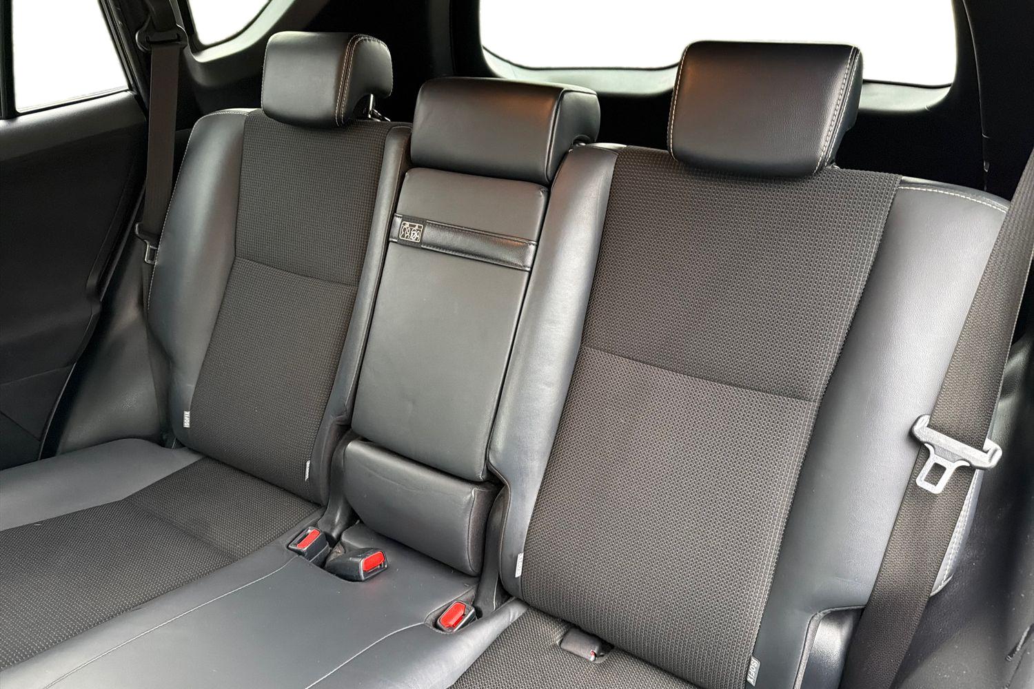 Used Toyota RAV4 2017 for sale - 76888232: Photo 9