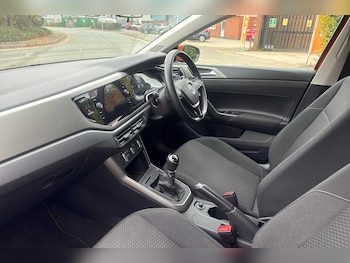 Used Volkswagen Polo 2019 for sale - 76309327: Photo 2