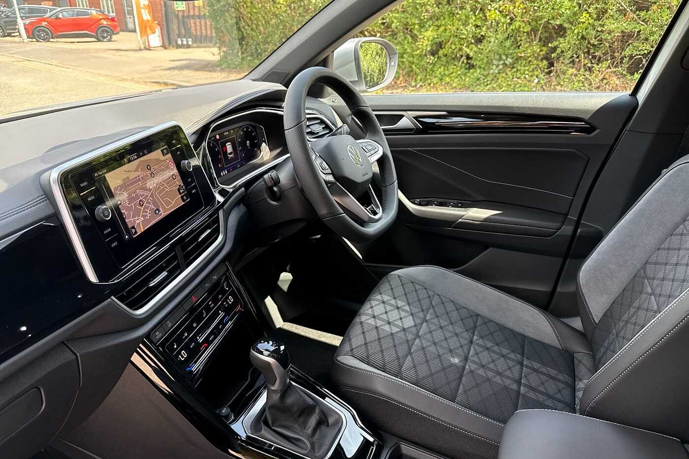 Used Volkswagen T-Roc 2025 for sale - 77177540: Photo 2