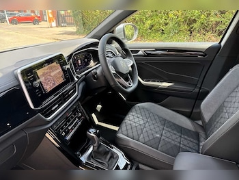 Used Volkswagen T-Roc 2025 for sale - 77177540: Photo