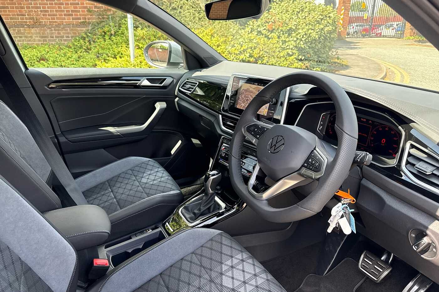 Used Volkswagen T-Roc 2025 for sale - 77177540: Photo 6