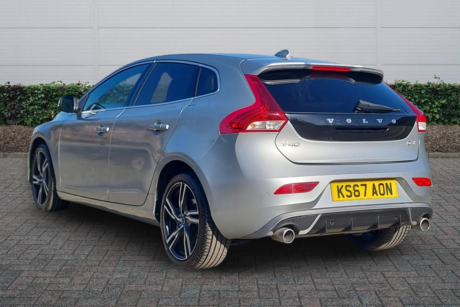 Used Volvo V40 2017 for sale - 77941572: Photo 2