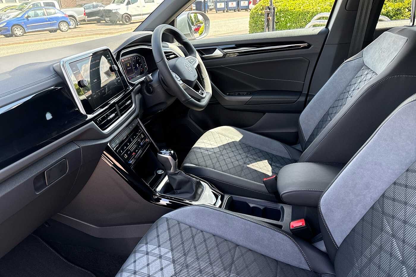 Used Volkswagen T-Roc 2025 for sale - 77177760: Photo 2