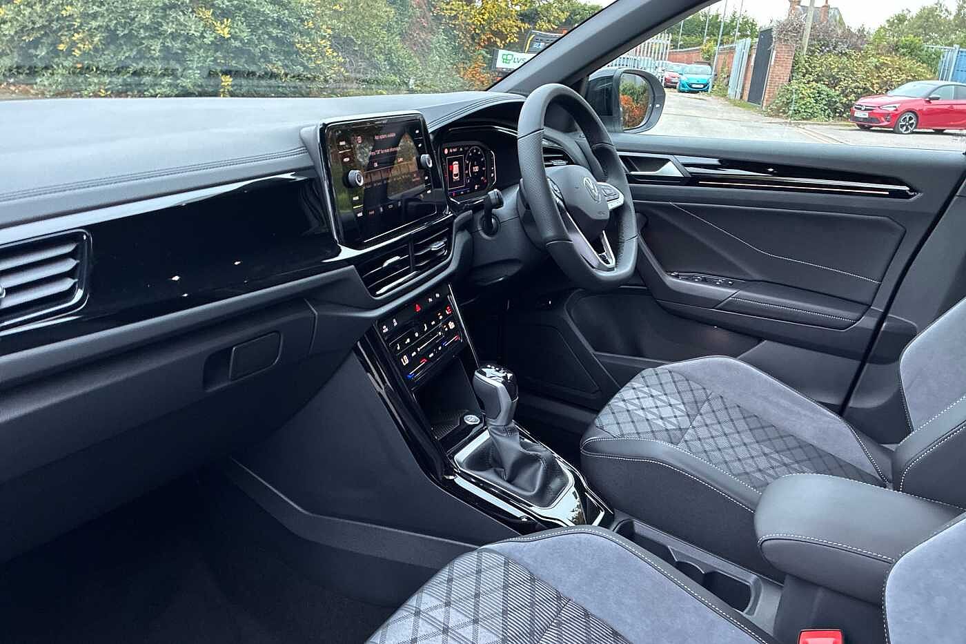 Used Volkswagen T-Roc 2025 for sale - 76139787: Photo 2