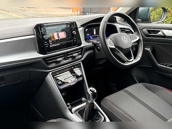 Used Volkswagen T-Roc 2024 for sale - 76458648: Photo