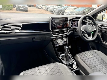 Used Volkswagen T-Roc 2025 for sale - 76110818: Photo 2