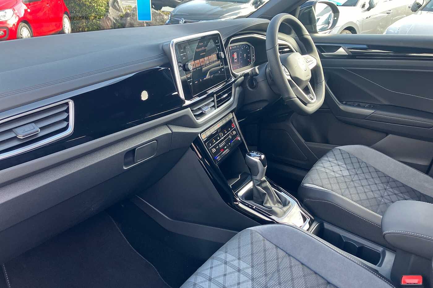 Used Volkswagen T-Roc 2025 for sale - 77177725: Photo 2