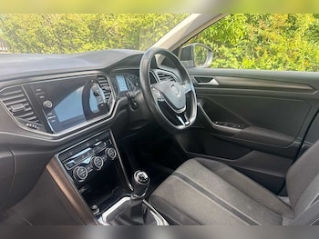 Used Volkswagen T-Roc 2019 for sale - 75541014: Photo