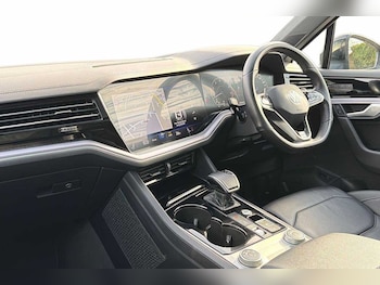 Used Volkswagen Touareg 2022 for sale - 77599780: Photo