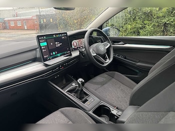 Used Volkswagen Golf 2024 for sale - 77176900: Photo