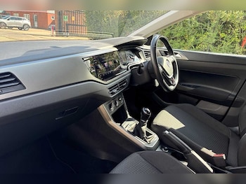 Used Volkswagen Polo 2019 for sale - 75678942: Photo