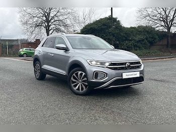 Used Volkswagen T-Roc 2024 for sale - 76800766: Photo