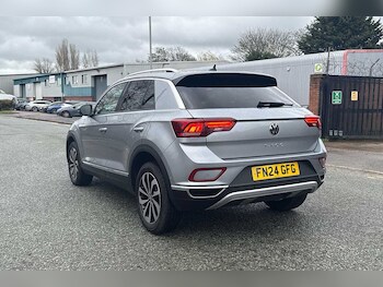 Used Volkswagen T-Roc 2024 for sale - 76800766: Photo