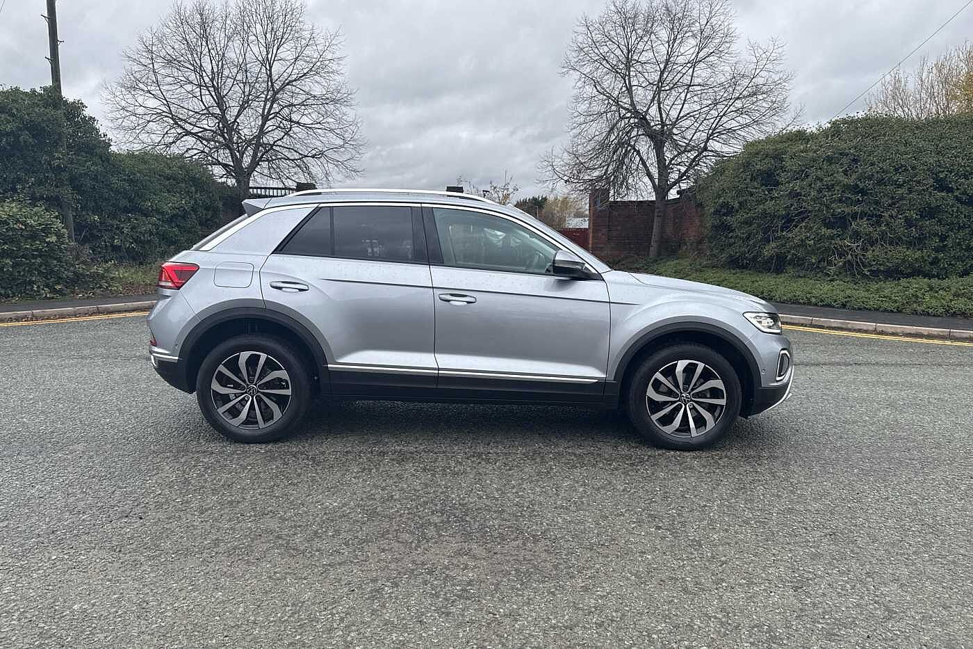 Used Volkswagen T-Roc 2024 for sale - 76800766: Photo 4