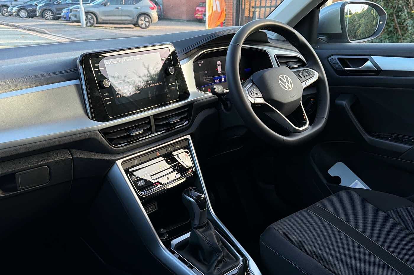 Used Volkswagen T-Roc 2025 for sale - 77307120: Photo 2