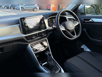 Used Volkswagen T-Roc 2025 for sale - 77307120: Photo