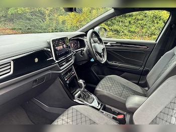 Used Volkswagen T-Roc 2022 for sale - 76168369: Photo