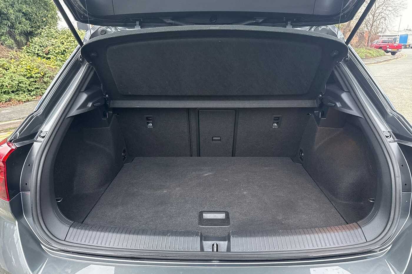 Used Volkswagen T-Roc 2023 for sale - 77030937: Photo 11