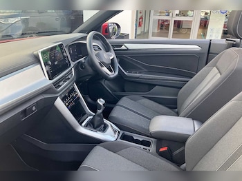 Used Volkswagen T-Roc 2022 for sale - 76123930: Photo 2