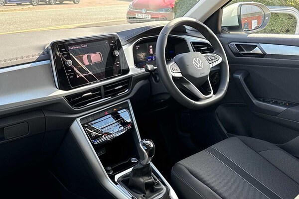 Used Volkswagen T-Roc 2025 for sale - 76111138: Photo 2