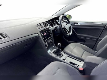 Used Volkswagen Golf 2019 for sale - 79108232: Photo