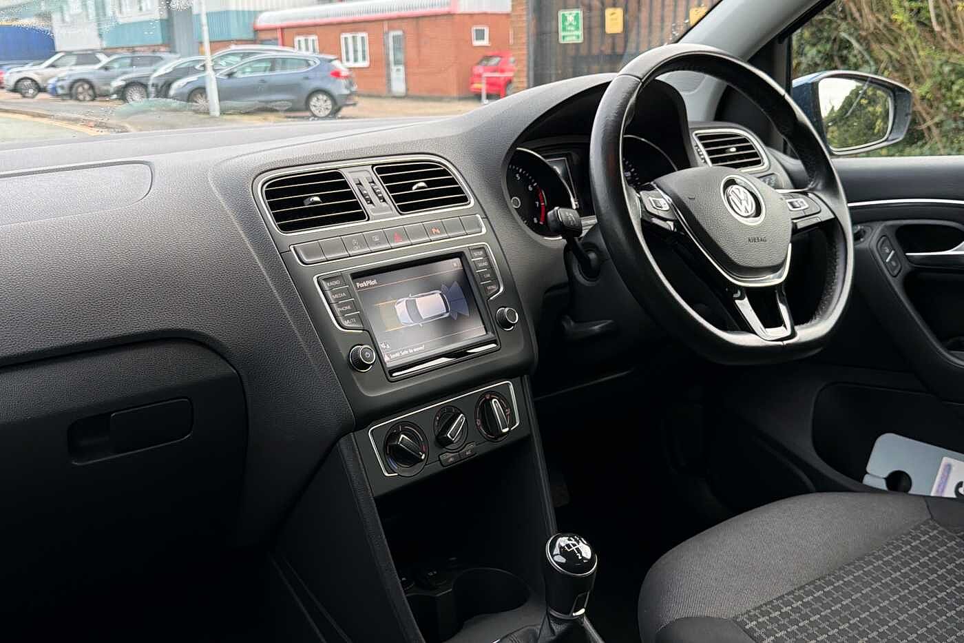 Used Volkswagen Polo 2016 for sale - 76670966: Photo 2