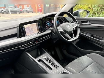 Used Volkswagen Golf 2020 for sale - 76176069: Photo 2