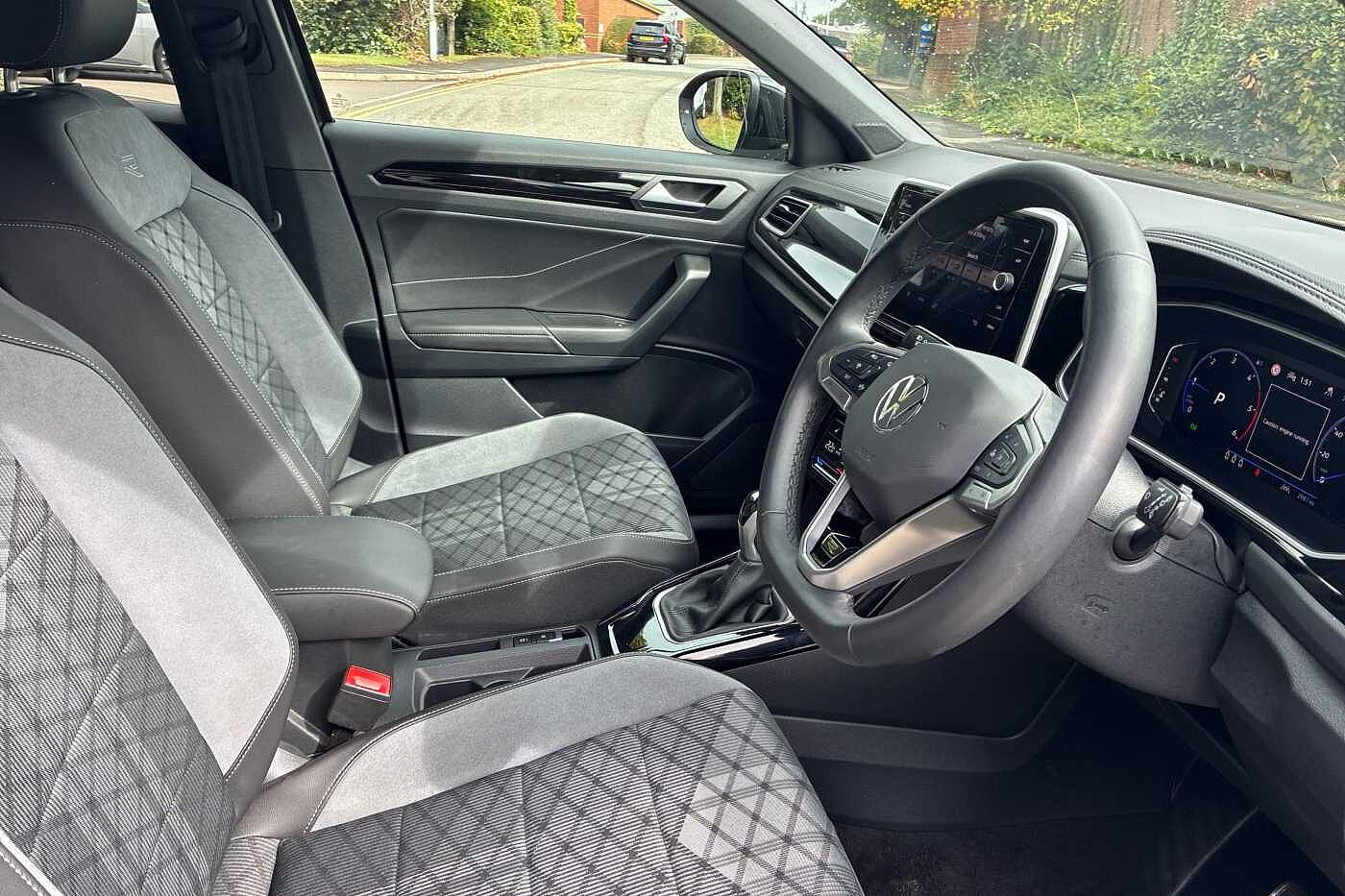 Used Volkswagen T-Roc 2024 for sale - 76110762: Photo 6