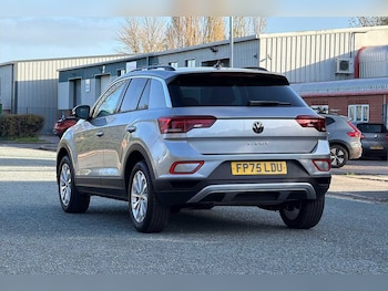 Used Volkswagen T-Roc 2025 for sale - 76474510: Photo