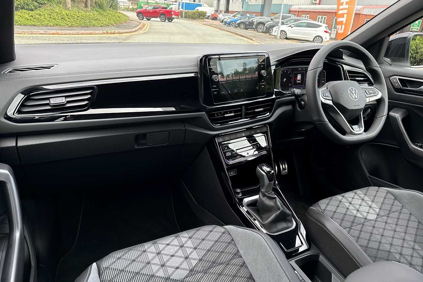 Used Volkswagen T-Roc 2025 for sale - 76110620: Photo 2