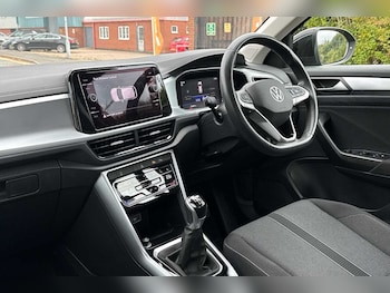 Used Volkswagen T-Roc 2022 for sale - 76123899: Photo 2