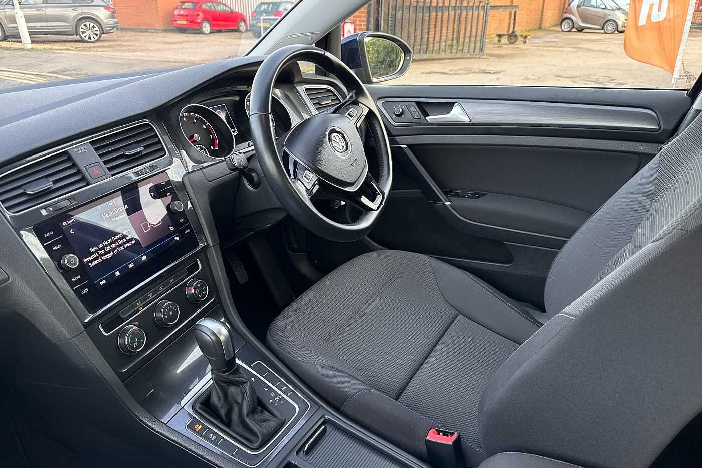 Used Volkswagen Golf 2019 for sale - 76474515: Photo 2