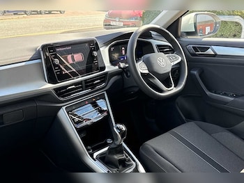 Used Volkswagen T-Roc 2025 for sale - 77177303: Photo