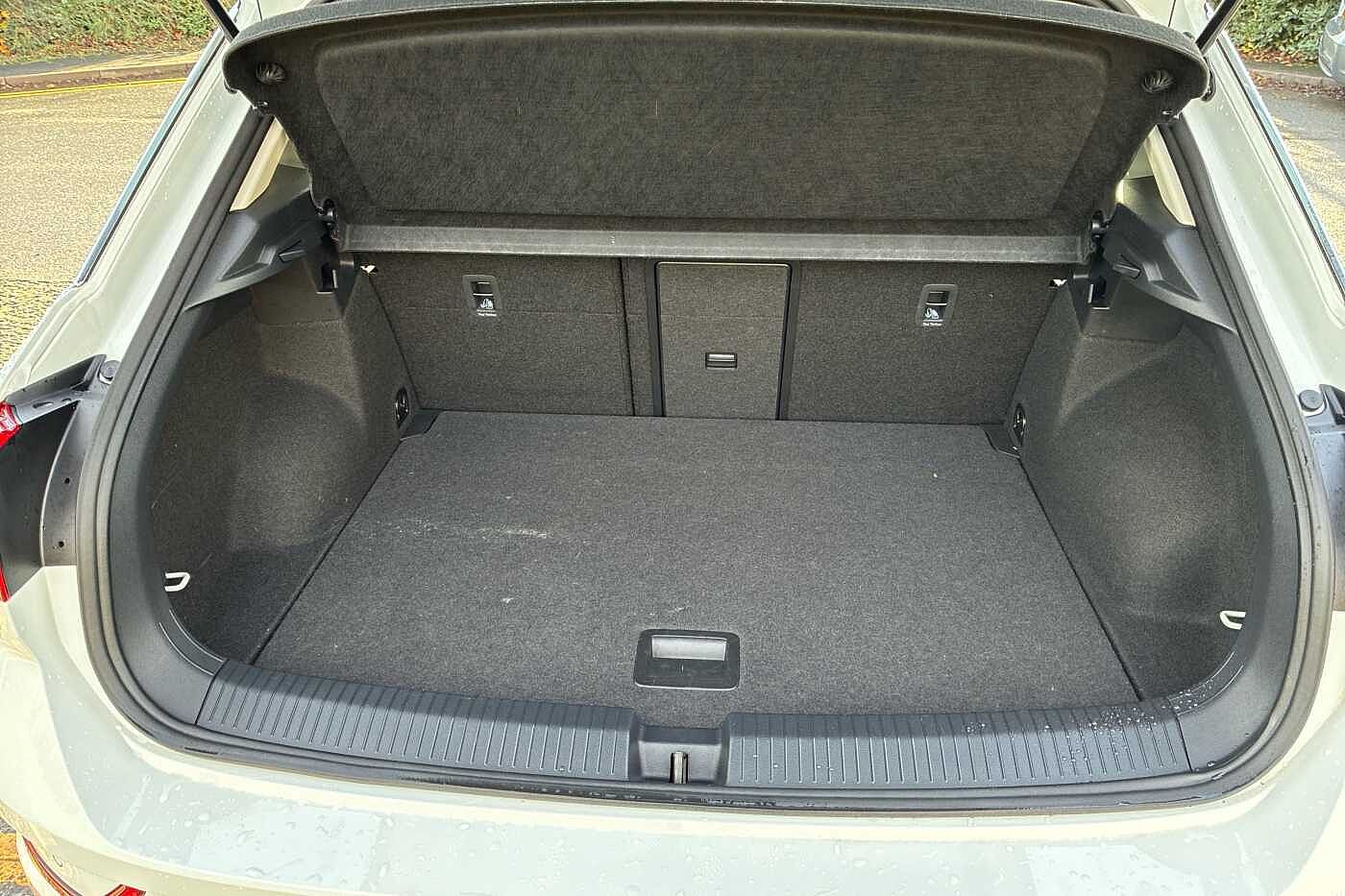 Used Volkswagen T-Roc 2023 for sale - 76350494: Photo 12