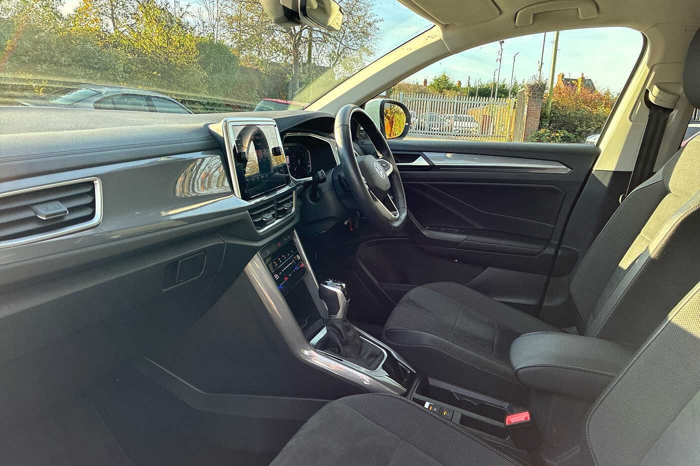 Used Volkswagen T-Roc 2023 for sale - 76350494: Photo 2