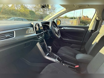 Used Volkswagen T-Roc 2023 for sale - 76350494: Photo