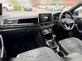 Used Volkswagen T-Roc 2025 for sale - 76110825: Photo 2