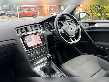 Used Volkswagen Golf 2018 for sale - 76309322: Photo