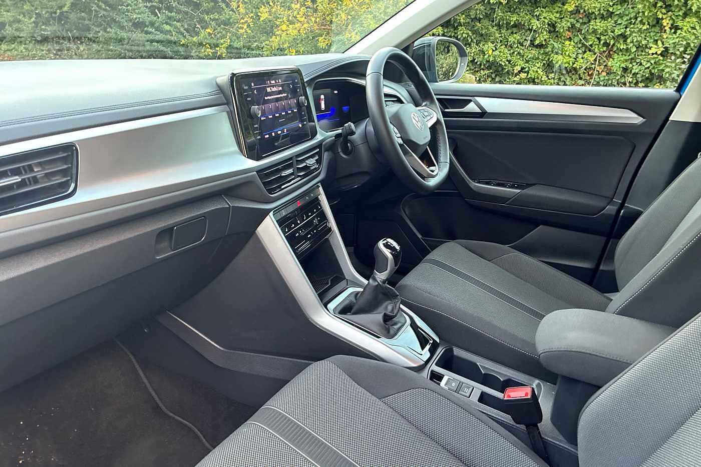 Used Volkswagen T-Roc 2023 for sale - 76410275: Photo 2