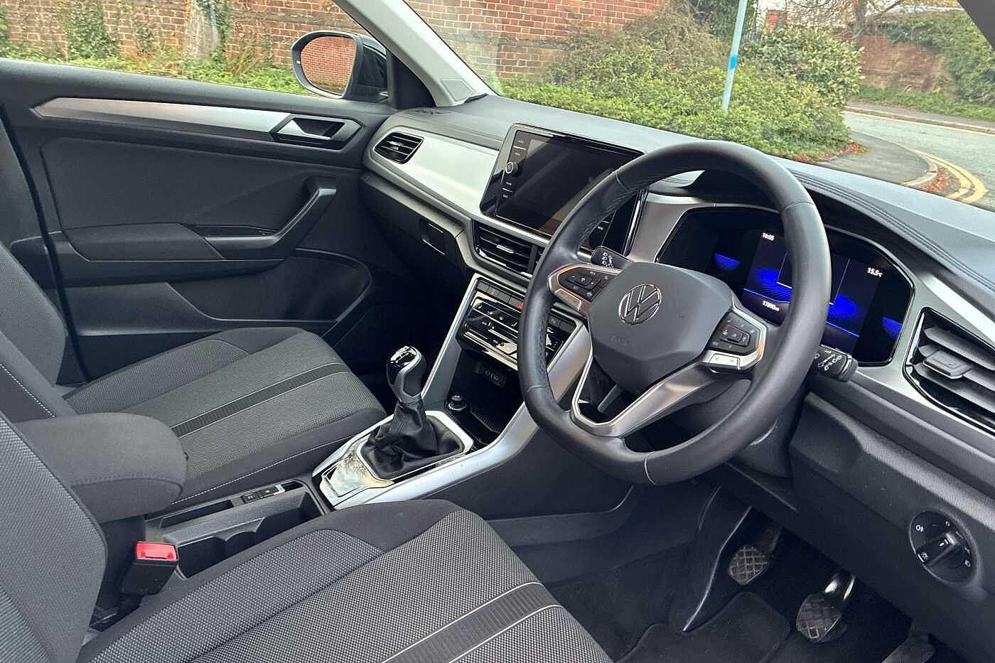 Used Volkswagen T-Roc 2023 for sale - 76410275: Photo 6