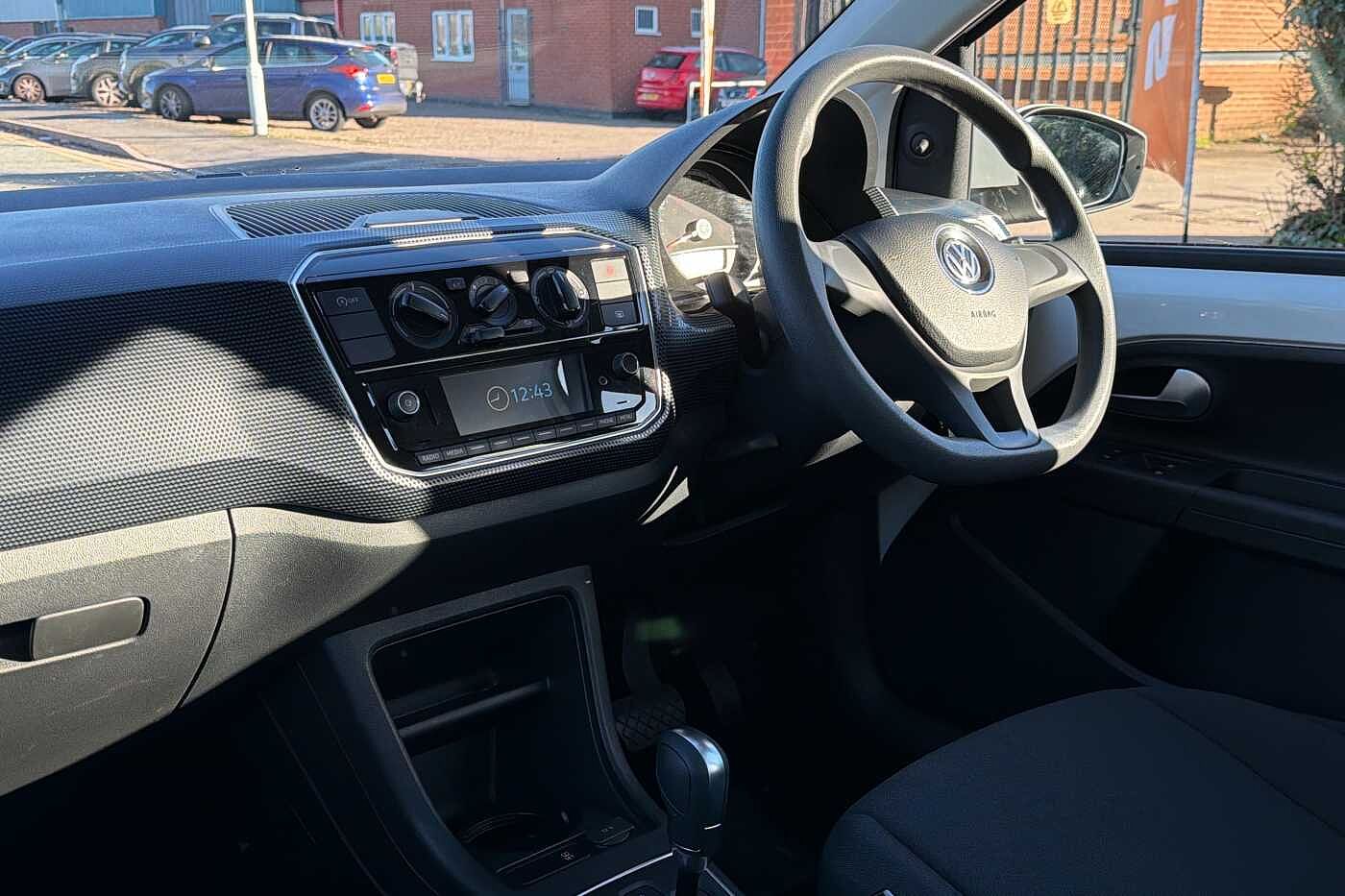 Used Volkswagen up! 2018 for sale - 76670968: Photo 2