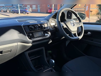 Used Volkswagen up! 2018 for sale - 76670968: Photo