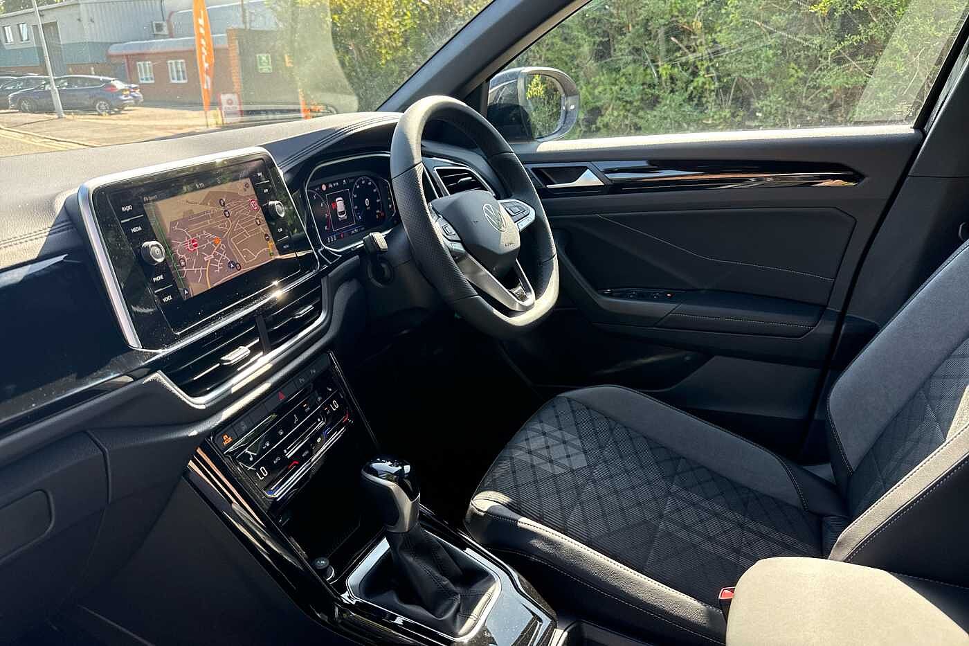 Used Volkswagen T-Roc 2025 for sale - 77177486: Photo 2