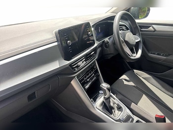 Used Volkswagen T-Roc 2024 for sale - 78824033: Photo
