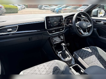 Used Volkswagen T-Roc 2025 for sale - 76110826: Photo 2